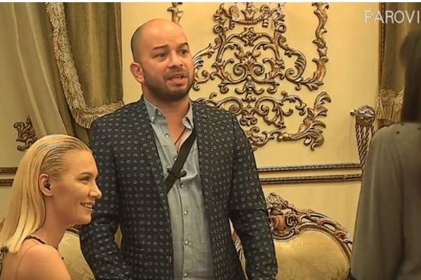 MILI LUDI OD LJUBOMORE: Ne može da podnese to što Voljenka gaji SIMPATIJE prema Elvinu!