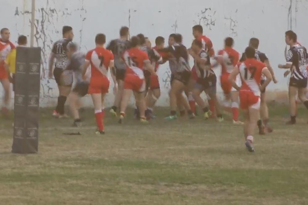 BRUTALNA TUČA NA VEČITOM DERBIJU: Makljaža igrača Zvezde i Partizana, jedan skinuo gaće i pokazao zadnjicu rivalu!