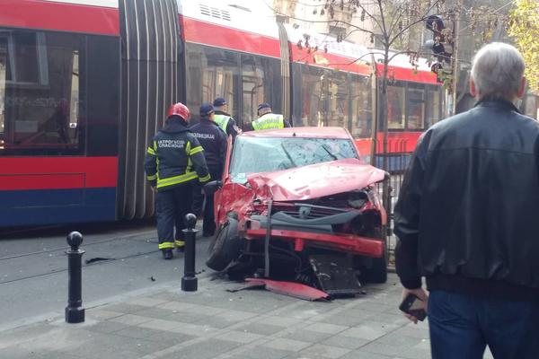UHAPŠEN VOZAČ ZBOG IZAZIVANJA SAOBRAĆAJNE NESREĆE U RESAVSKOJ: Jedna osoba stradala, više njih povređeno