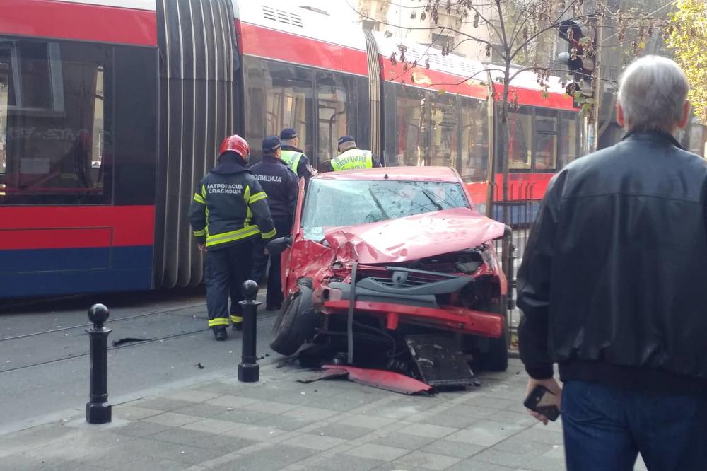 UHAPŠEN VOZAČ ZBOG IZAZIVANJA SAOBRAĆAJNE NESREĆE U RESAVSKOJ: Jedna osoba stradala, više njih povređeno