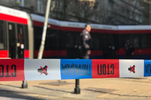 SUDAR AUTOMOBILA I TRAMVAJA KOD SAJMA: Blokiran saobraćaj u ovom delu grada (FOTO)