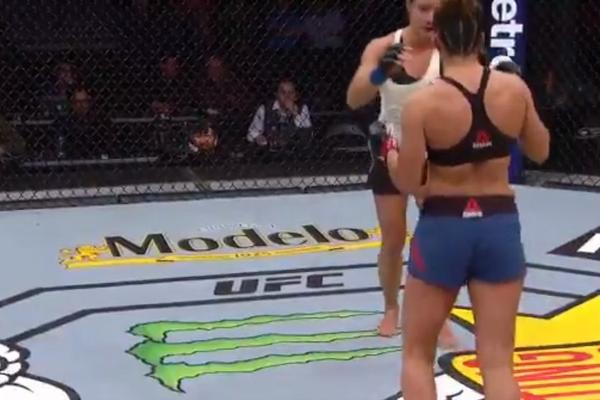 KAD SE ŽENE POČUPAJU U OKTAGONU: Krv liptala na sve strane u jednoj od najbrutalnijih tuča u istoriji MMA