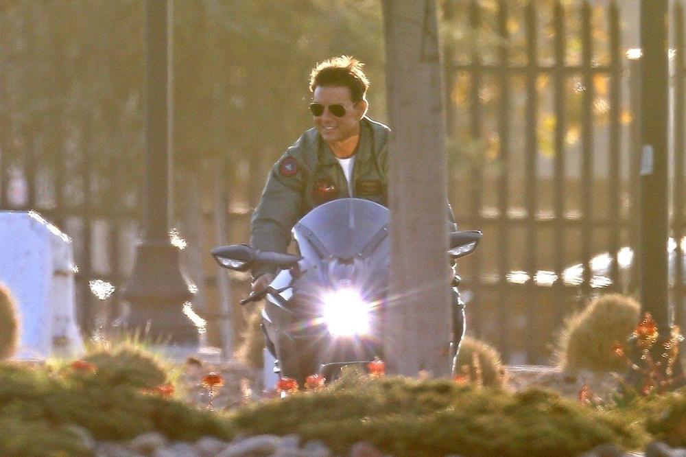 NE TREBA MU DUBLER: Tom Kruz sam vozi avion u filmu TOP GAN 2