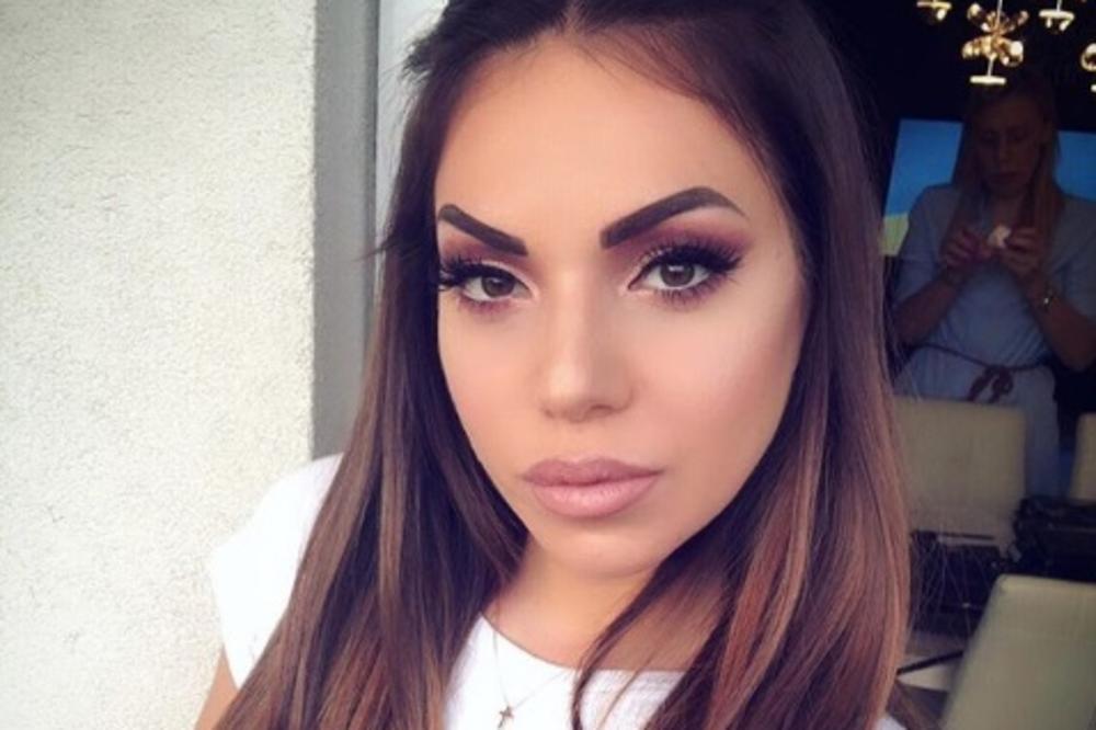 PEVAČICA IVANA PAVKOVIĆ OD BUCE DO TRBUŠNJAKA! Neverovatno je SMRŠALA, svi gledaju sa NEVERICOM, a ona otkriva KAKO