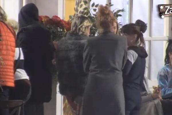 SPAKOVALE SE I ČEKAJU DA KRENU KUĆI: Miljana NAPUŠTA Zadrugu zajedno sa Marijom i sinom Željkom! (VIDEO)