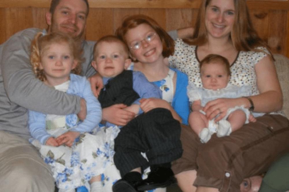 JEZIVI DETALJ SE KRIJE NA OVOJ FOTOGRAFIJI: Više od polovine ljudi ga ne primeti, ali pogledajte bolje! (FOTO)