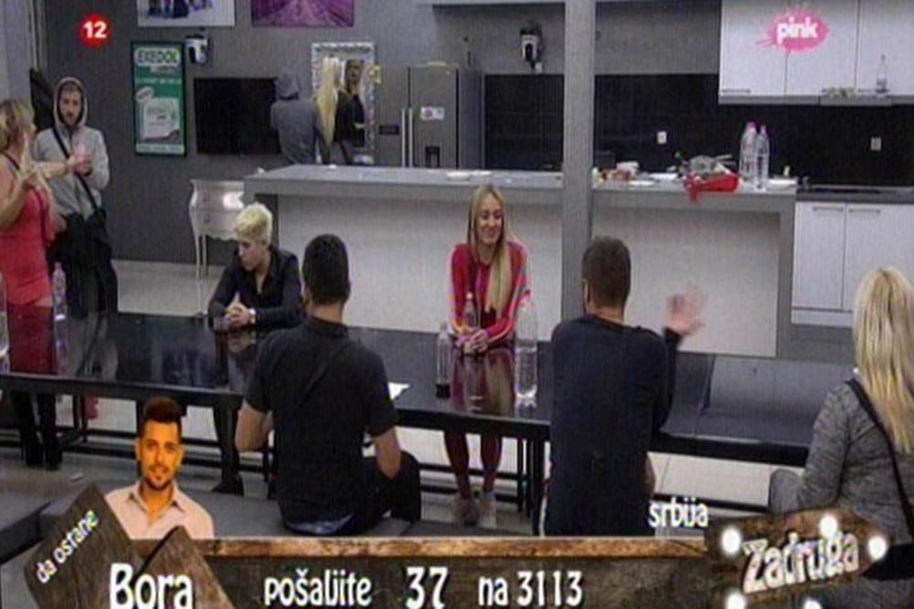 ĐUBRE JEDNO MALO: Marko besan na Lunu, popustile mu sve kočnice!