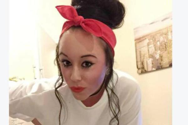 GLEDALA JE FOTOGRAFIJE SA PLAŽE, PA ZAPAZILA JEDAN DETALJ: Shvatila je da je uslikala nešto BEZOBRAZNO