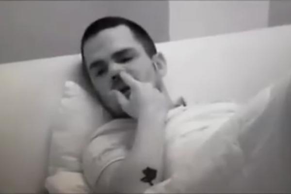 GADNE SU VAM ČOLAKOVE SUZE OD PLJUVAČKE? Čekajte samo da vidite kako ČAČKA NOS i šta radi s njegovim sadržajem!