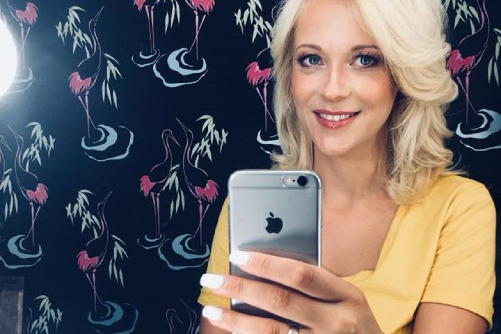 BARBIKA IZ DSS SE POVLAČI IZ POLITIKE! Srbija ostaje bez najzgodnije žene na političkom nebu (FOTO)