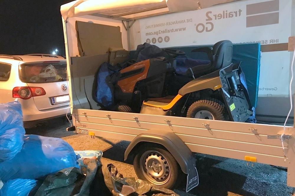 ZAPLENJENA KOSILICA ZA TRAVU VREDNA 3.700 EVRA: U prikolici se krila roba kojoj su se i CARINICI IZNENADILI (FOTO)