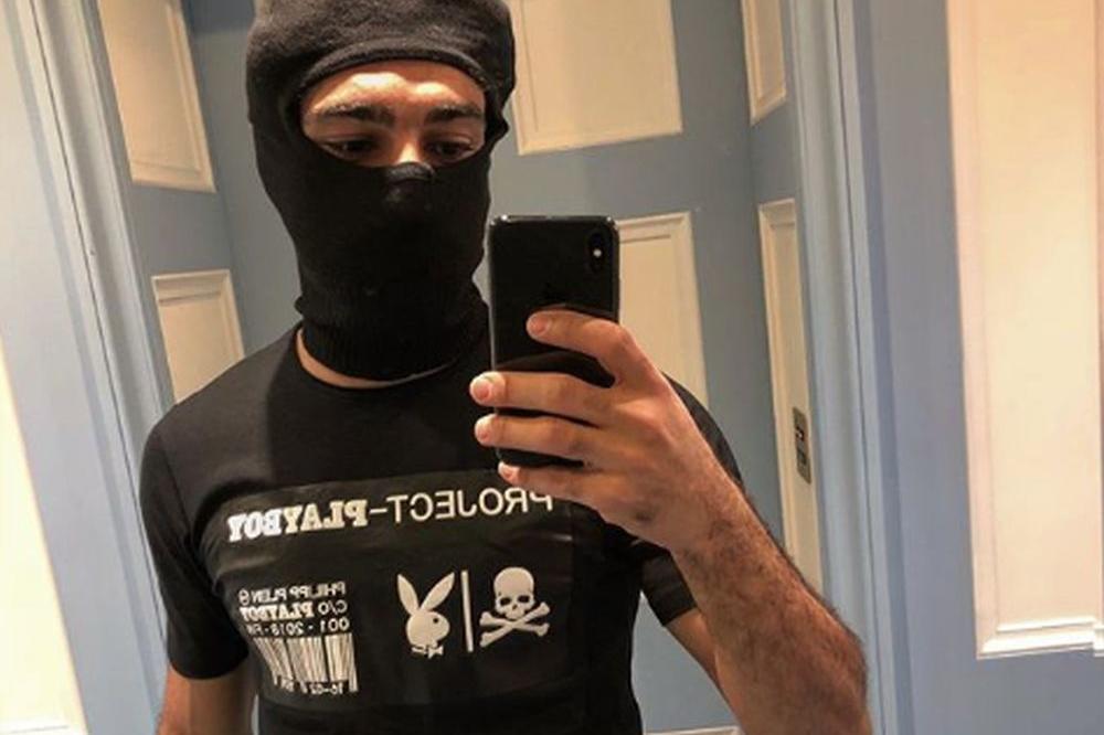 KAKO JE OVO DOZVOLJENO?! Jedan od najboljih igrača sveta sa fantomkom na glavu ušao u avion!