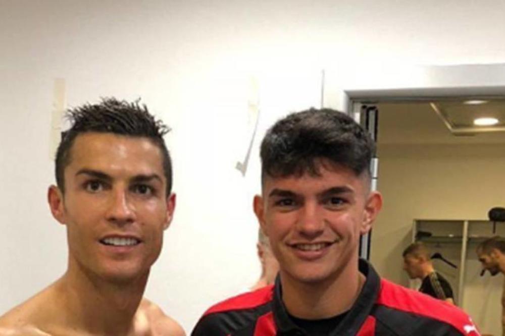 RONALDO SE SLIKAO SA OMLADINCEM MILANA: Nije ni slutio da će ceo svet videti 'alatku' Đorđa Kjelinija!