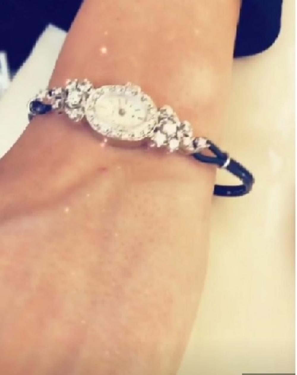 Ceca Ražnatović: kupila snajki brilijantski sat