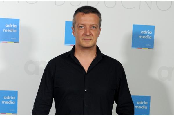 MAŠAN LEKIĆ JE DOBRO POZNATO LICE: Malo ko zna da je njegova SUPRUGA prava lepotica i da su kolege! (FOTO)