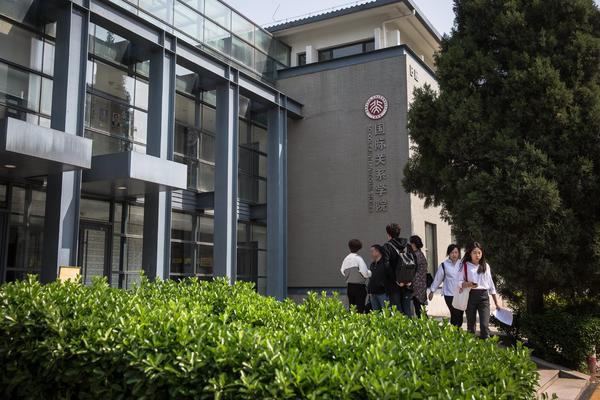 BAUK TERORA KRUŽI MEĐU KINESKIM STUDENTIMA! Ljudi u crnim jaknama ih odvode, jer se bore za prava RADNIKA