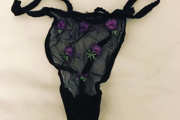 ŽENE ŠIROM SVETA OBJAVLJUJU SLIKE SVOJIH GAĆICA! Razlog je NAJSRAMNIJA PRESUDA u slučaju silovanja koju ćete čuti