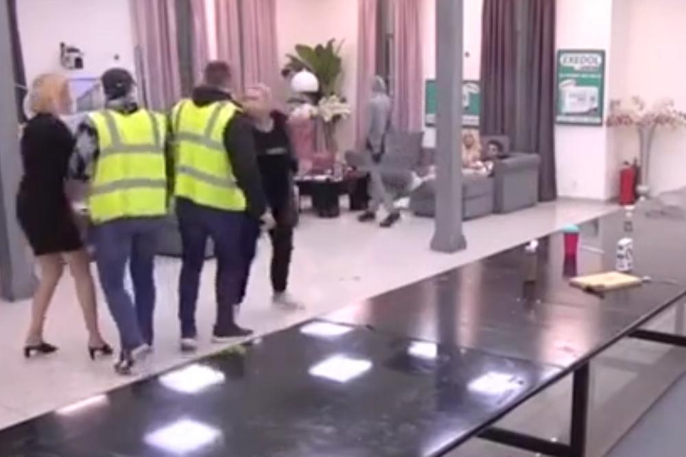 JELENA GOLUBOVIĆ NAPALA KULIĆKU: Hela da je gađa,  obezbeđenje je vuklo! (VIDEO)