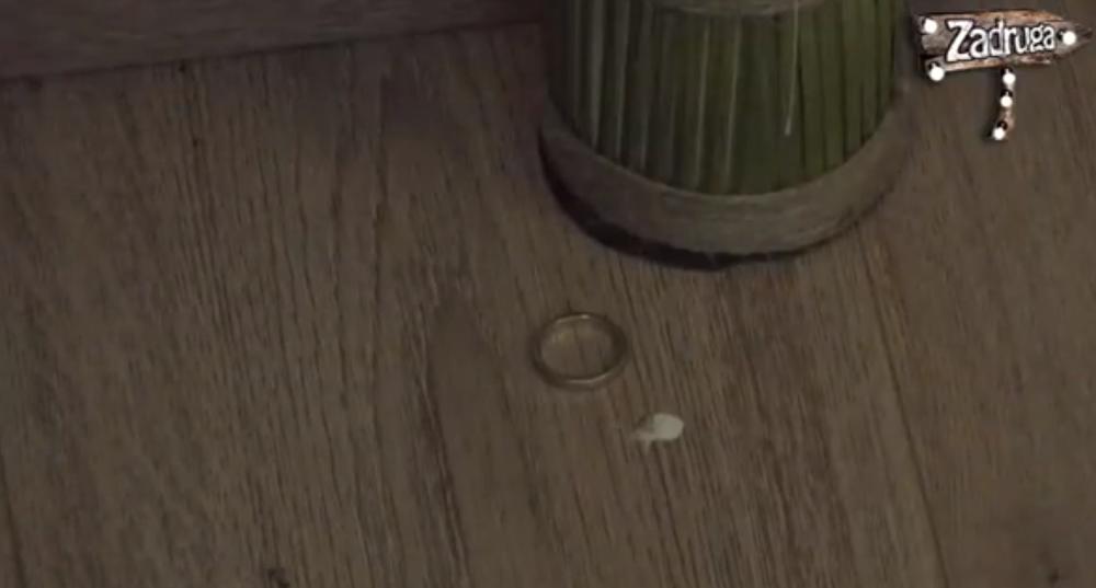 Aleksandra je bacila Davidov prsten  