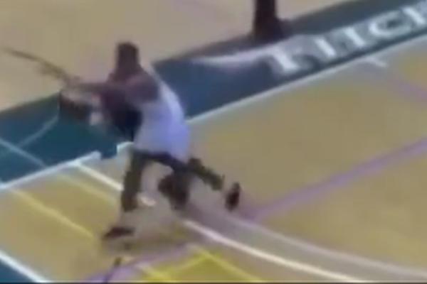 IZBACITE GA ZAUVEK: Najsramniji i najgrozniji potez jednog sportiste! Iz besa mučki nokautirao protivnika!