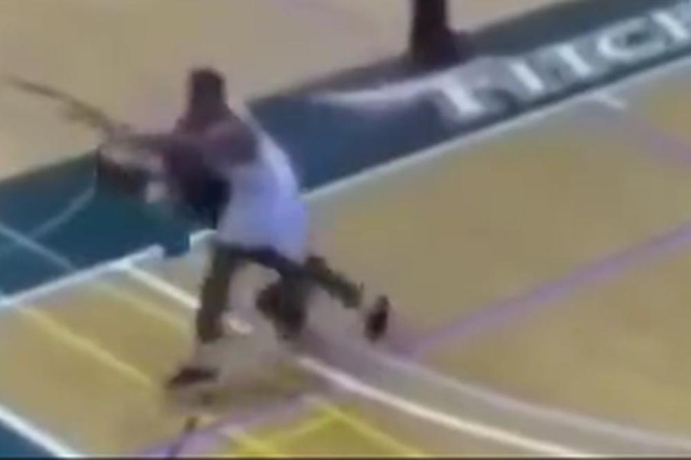 IZBACITE GA ZAUVEK: Najsramniji i najgrozniji potez jednog sportiste! Iz besa mučki nokautirao protivnika!