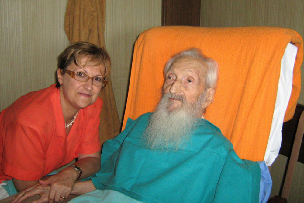 UNUKA PATRIJARHA PAVLA GA ZAMOLILA DA JOJ SREDI OPERACIJU, A ON NI NI DA ČUJE! Za ovo malo ko zna, RAZLOG je...