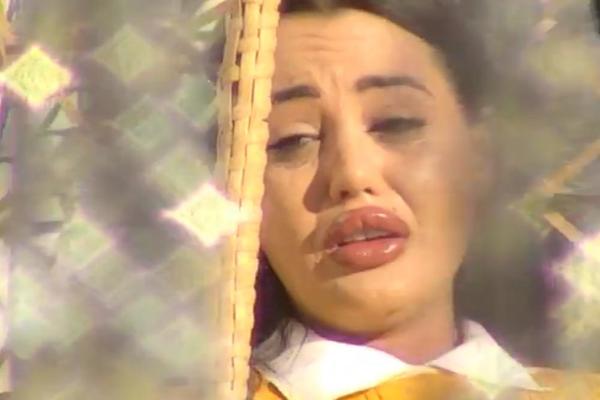 CEO TIM HIRURGA JE RADIO NA NJOJ! Ana Korać na meti kritika: Šta si to uradila od sebe? Katastrofa izgledaš! FUJ!