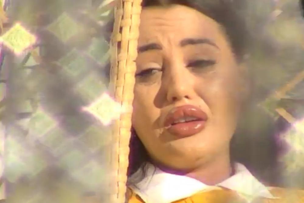 CEO TIM HIRURGA JE RADIO NA NJOJ! Ana Korać na meti kritika: Šta si to uradila od sebe? Katastrofa izgledaš! FUJ!