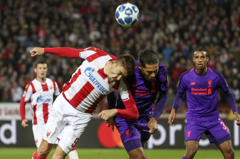 Milan Pavkov u duelu sa Van Dajkom  