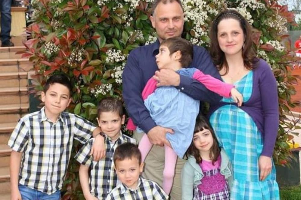 SAMOHRANA MAJKA SA 6 MALOLETNE DECE ŽIVI U PAKLU! Njena ćerka boluje od cerebralne paralize, NE HODA, NE PRIČA...