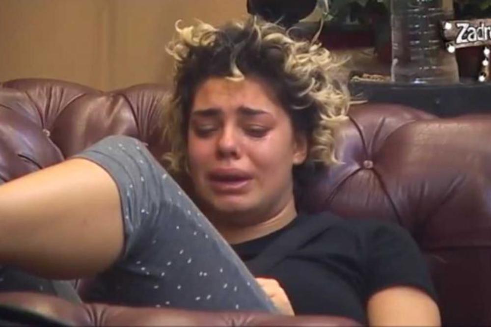 TUKLI JE, ČEREČILI, SILOVALI: Zbog OVE TRAUME je Mina htela da DIGNE RUKU NA SEBE! Završila na psihijatriji!