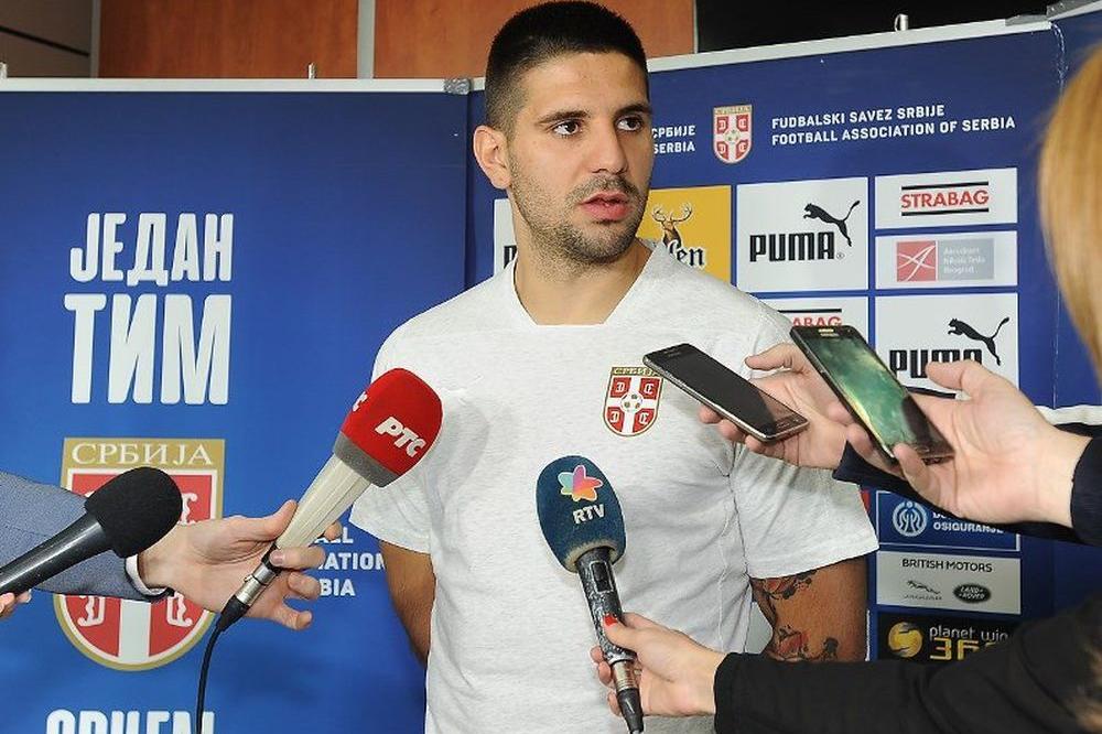 Tadić i Mitrović se dogovorili ko će izvoditi penale, posle dva uzastopna promašaja igrača Ajaksa!