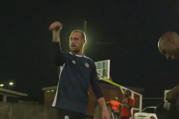 NIJE KECMAN, NIJE GUDURIĆ - TO JE MILAN BORJAN: Golman Zvezde pogodio čarobnu trojku sa celog terena! 