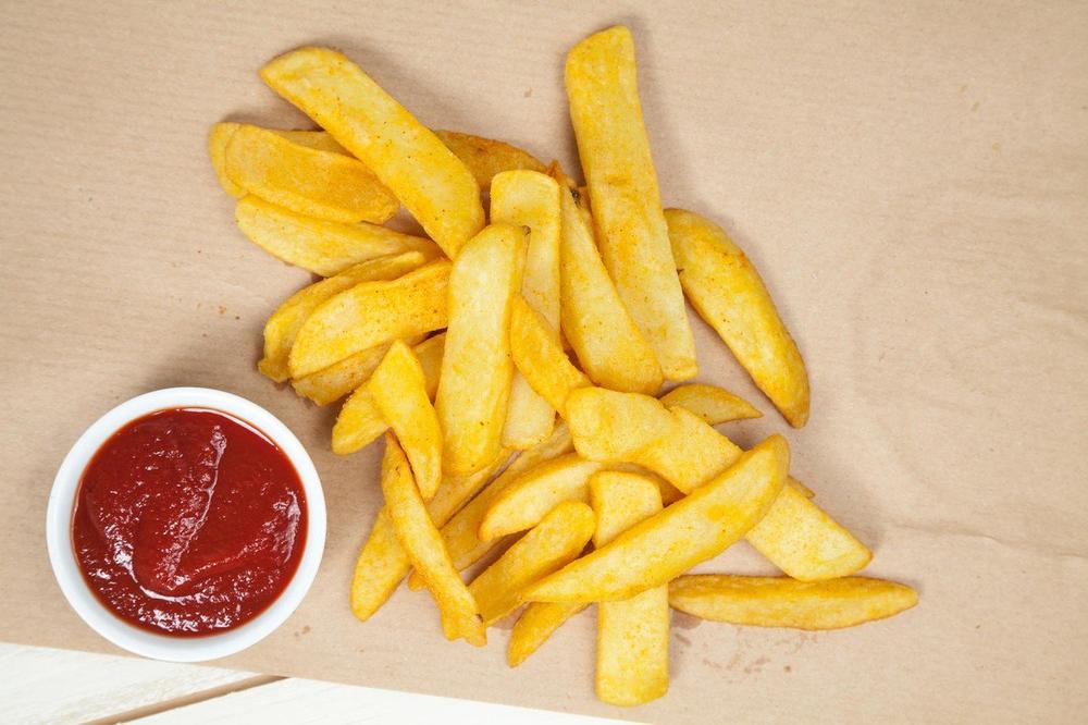 MRZITE KAD VAM SE OHLADI POMFRIT? Tiktokerka pokazala odličan trik, ovo je REVOLUCIJA! (VIDEO)