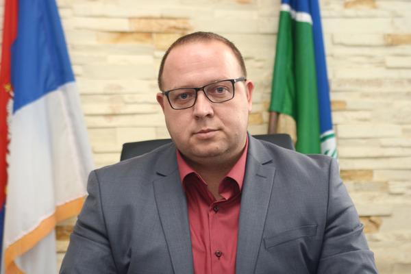 "DIREKTOR VODOVODA JE BIO POD TERAPIJOM, PLAKAO JE!" Gradonačelnik Bora o Goranu Paviću i ubistvu male Danke