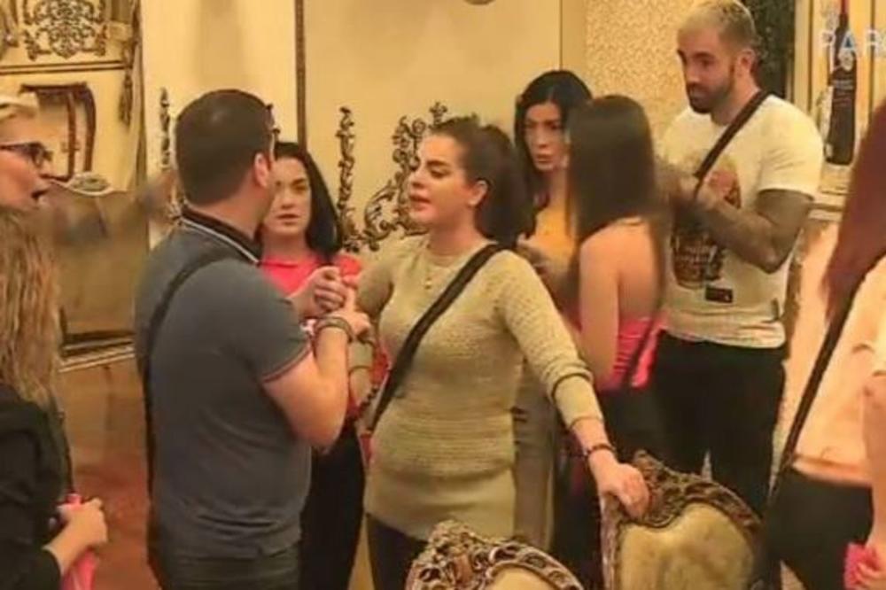 SUKOB IZMEĐU DINE I ALJE NE JENJAVA! Učesnica IZVREĐALA Neveninu MAJKU! (FOTO)