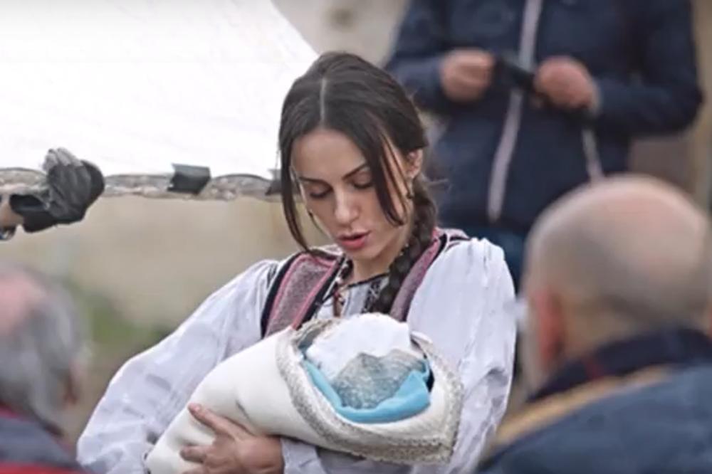 MUZIKA IZ SERIJE KORENI NEMA VEZE SA SRBIJOM: Ukrali su tradicionalnu pesmu naroda sa Kavkaza! (VIDEO)