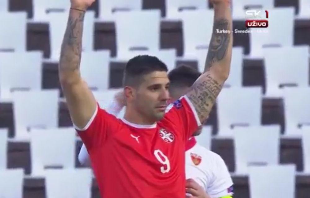 Marko Simić udara Mitrovića  