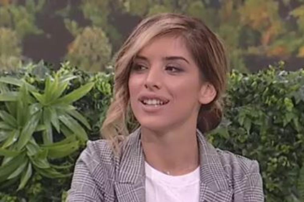 IMA SAMO JEDNU PLASTIČNU OPERACIJU? Pevačica tvrdi da je radila samo usta PROCURELE FOTKE NA KOJIMA NE LIČI NA SEBE