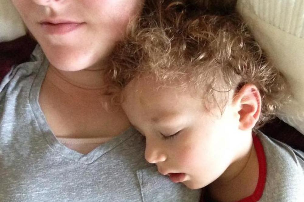 MOJ SIN (8) JE POSTAO NOĆNA MORA: Na ovoj slici krije se razlog! AKO VAŠE DETE OVAKO SPAVA, OVO MORATE DA ZNATE