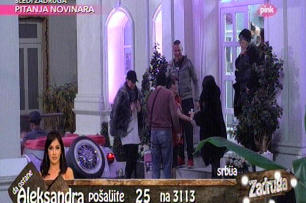 NIJE NI UŠLA, A VEĆ PSUJE KAO KOČIJAŠ: Nova zadrugarka šokirala čak i Zoricu!