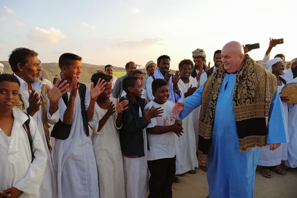 PALMA OD ARABIJE: Posle jahanja kamile, Markovića dočekali kao cara i u beduinskom selu (VIDEO) (FOTO)