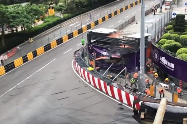 STRAŠAN UDES U FORMULI: Prekinuta trka, bolid leto u vazduh i raspao se u paramparčad, povređeno više osoba!