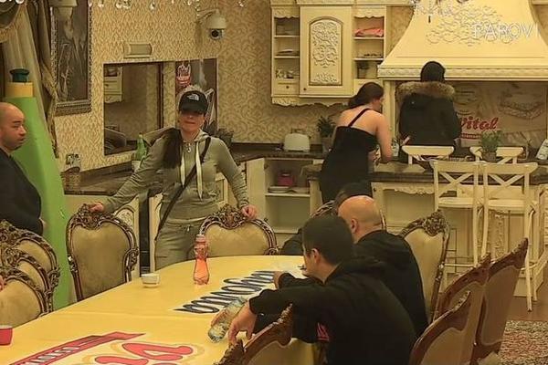 U VILI TOTALNI HAOS: Pljušte uvrede i psovke sa svih strana!