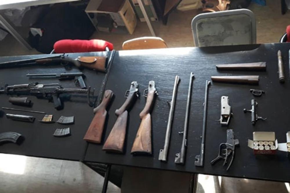 UHAPŠEN ČOVEK U POŽAREVCU: Policija je kod njega našla RIZNICU ORUŽJA, ali i nešto što bi odnelo MNOGO ŽIVOTA