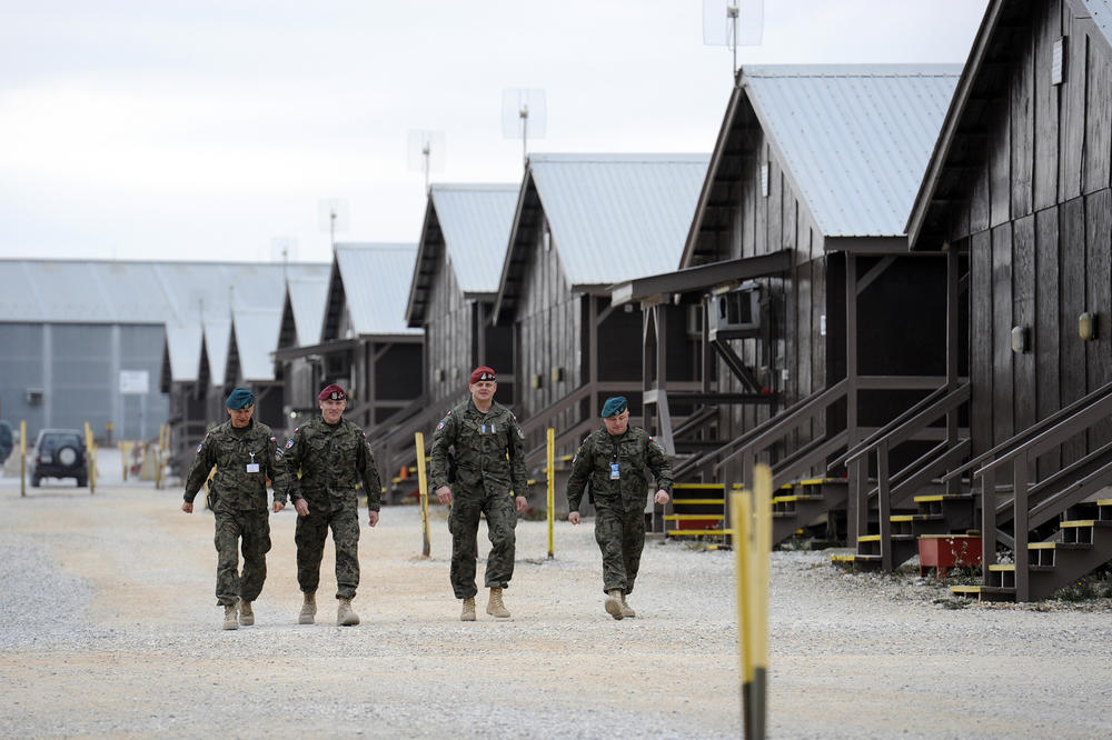 AMERIKANCI BLEFIRAJU SA BONDSTILOM! Bivši srpski oficir OTKRIO ŠTA SE KRIJE iza pretnje  NAPUŠTANJEM najveće baze!