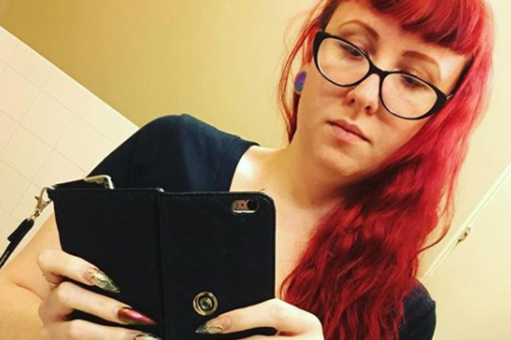 OVA DEVOJKA PLANIRA DA NAPRAVI NAJVEĆE ORGIJE IKADA! Od oca krije ono što radi, a broj partnera joj je pozamašan