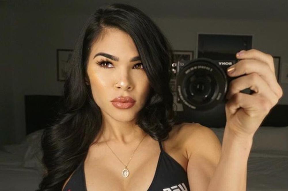 UFC DAO OTKAZ NAJSE*SI BORKINJI: Njene obline sve ostavljaju otvorenih usta! Nude joj sajtove za odrasle!