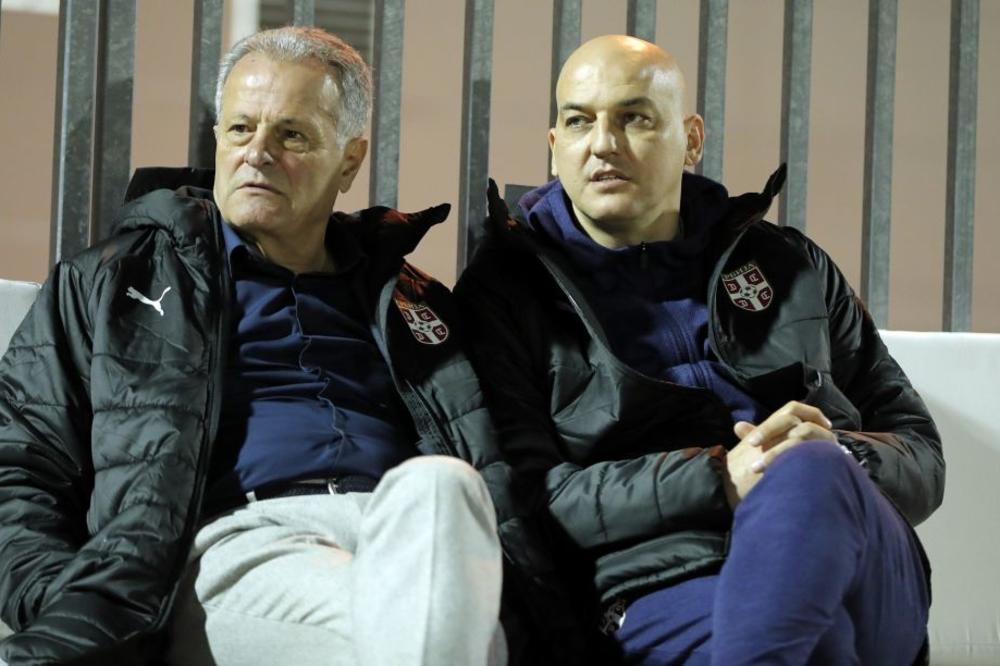 MAFIJA HOĆE DA UBIJE DARKA! GOREO AUTO POSLE POKUŠAJA UBISTVA! Policija istražuje sumnjive poslove Kovačevića!