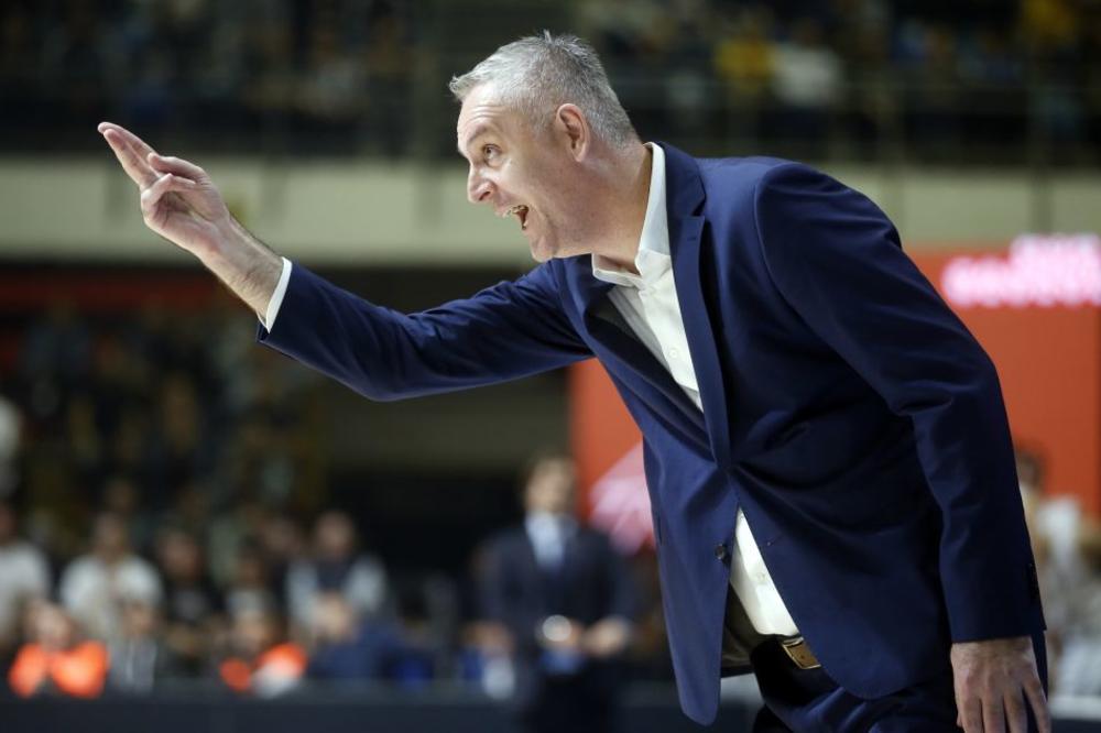 KUPIO PUŠKU I OTIŠAO DOBROVOLJNO U RAT PROTIV SRBA! Trener Cibone motiviše igrače ratom, a ima Srbina u timu!